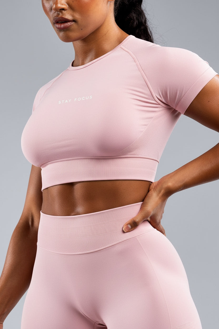 STAY FOCUS™ — SHORT SLEEVE CROP TOP